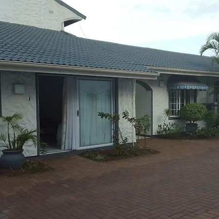 Old N New Bed & Breakfast Umhlanga Exterior photo
